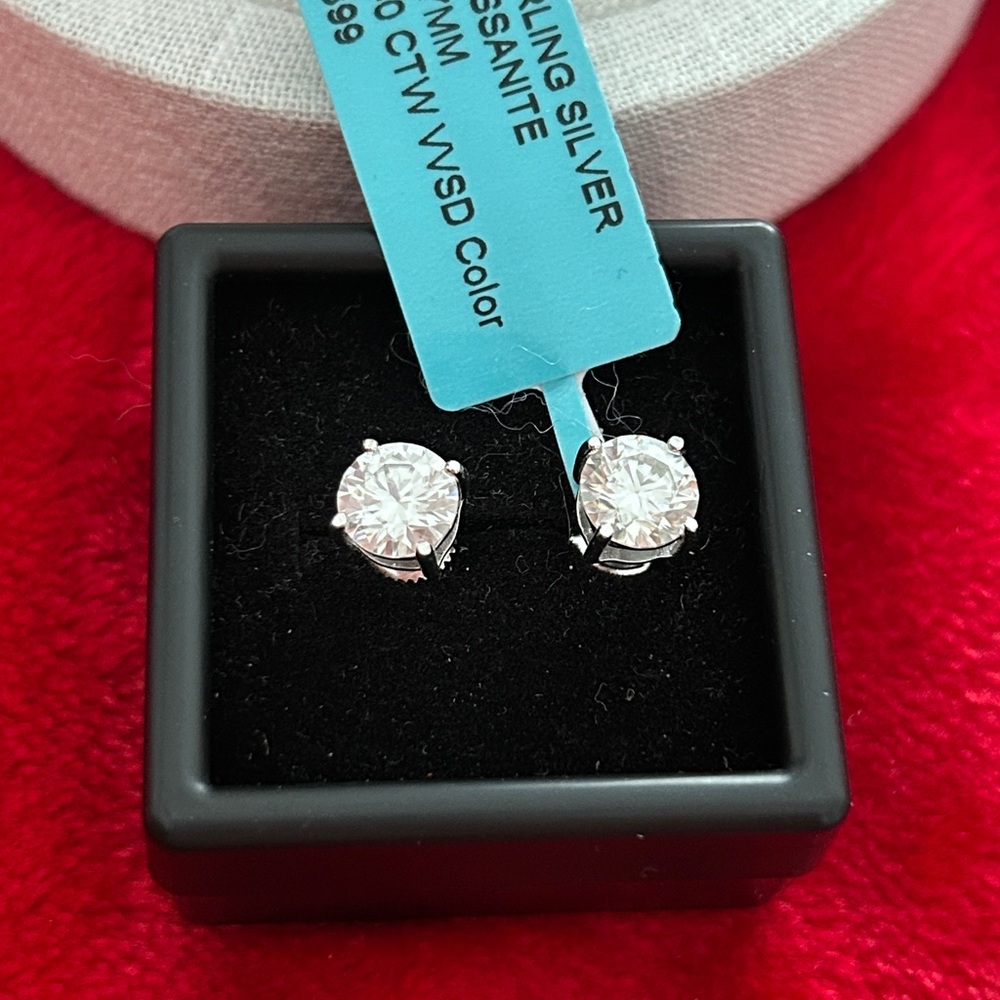 Luxury 2.40 CTW Moissanite Diamond  Stud‎ screwback Earrings